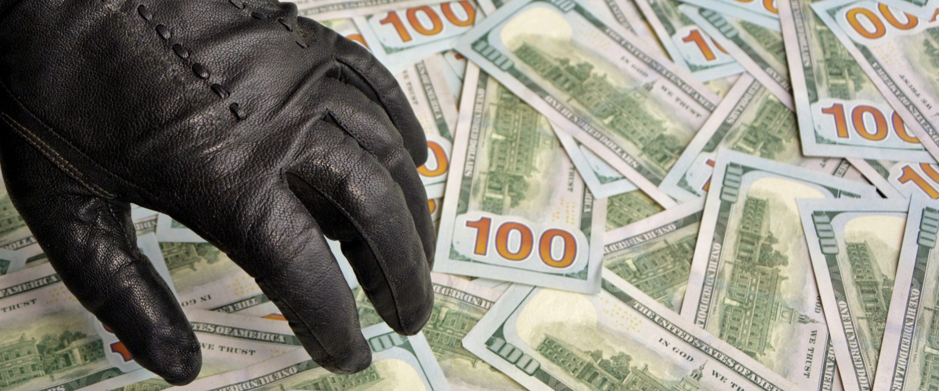 Wyłudzenie kredytu, przestępstwo finansowe, fot. Shutterstock/Bankiras