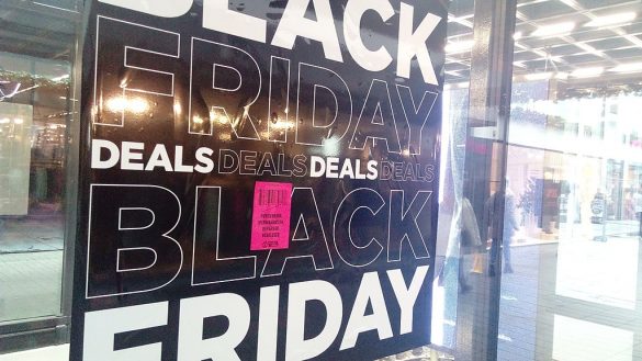 Black Friday, fot. Donald Trung Quoc Don, © CC BY-SA 4.0 International