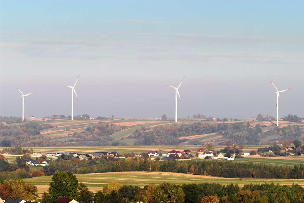 Farma wiatrowa w Bodzentynie, fot. Shutterstock