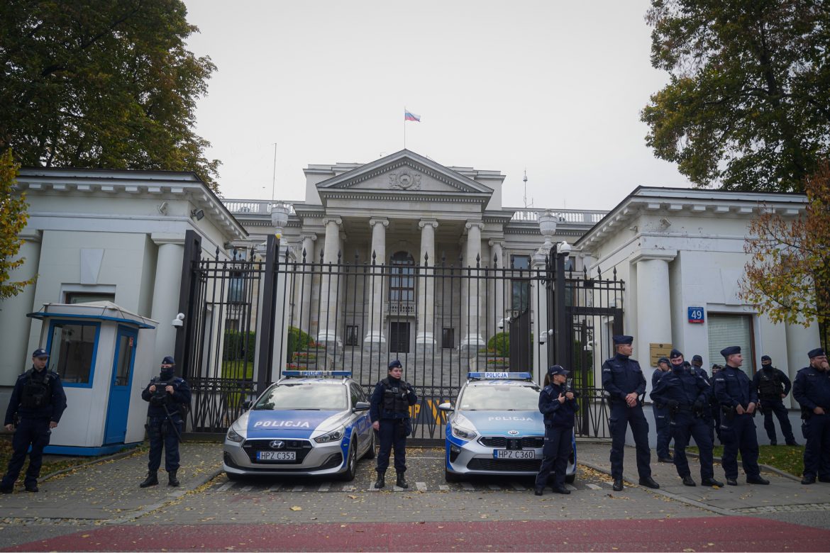 shutterstock_2215400009 Ambasada Rosji w Polsce, fot. Shutterstock