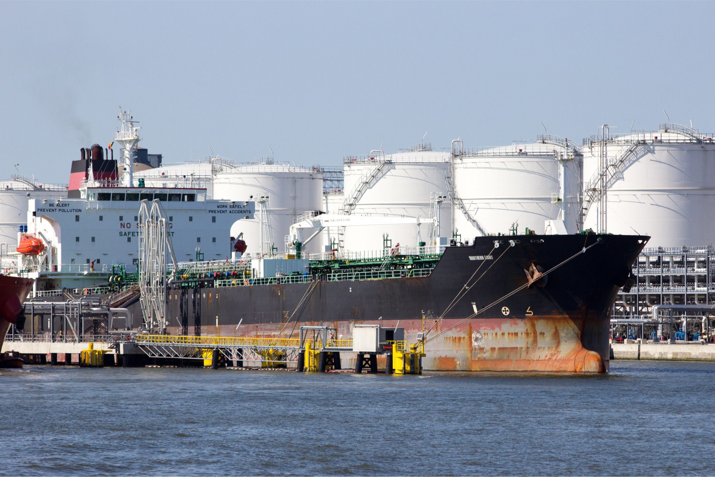 Import ropy naftowej, fot. Shutterstock