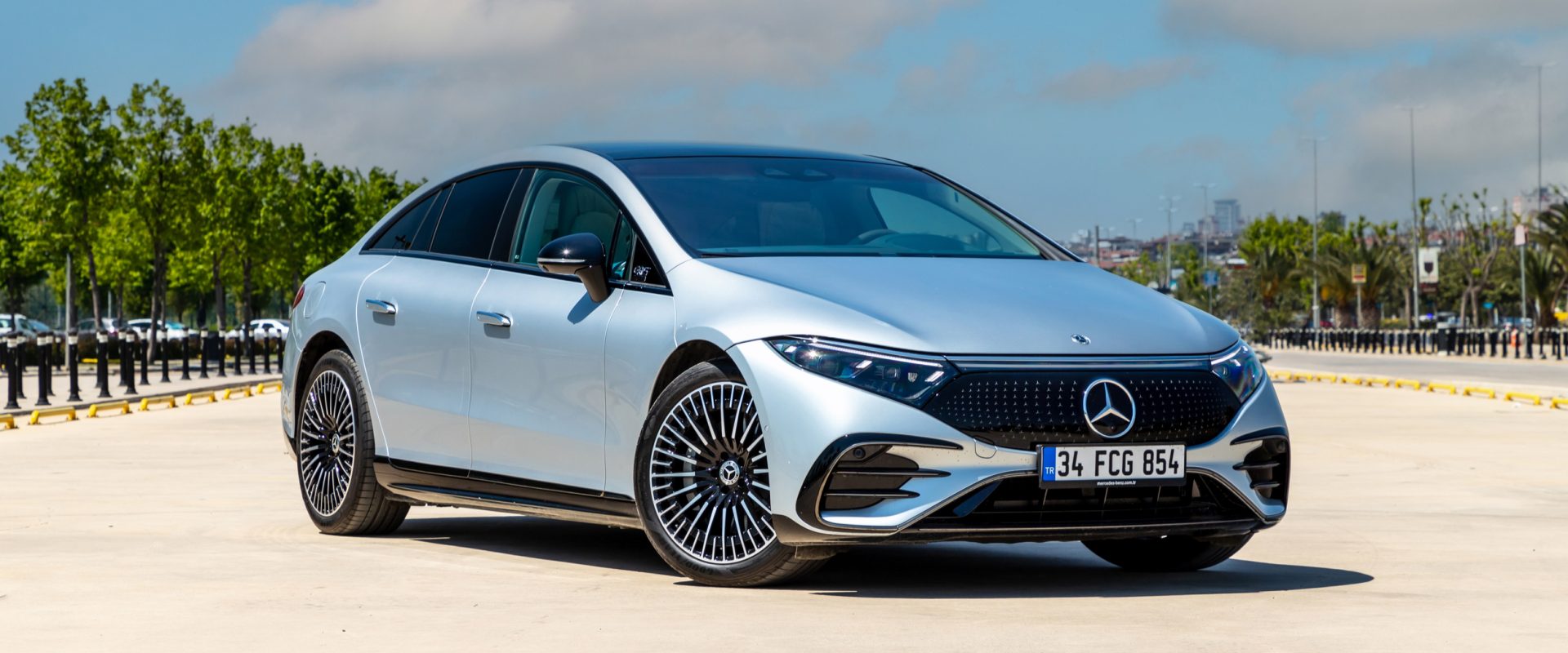 samochód elektryczny, Mercedes EQS, fot. Shutterstock