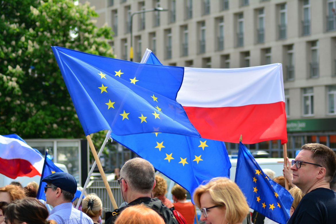 Manifestacja poparcia dla członkowstwa Polski w UE, fot. GRand Warszawski/Shutterstock.com Manifestacja poparcia dla członkowstwa Polski w UE, fot. GRand Warszawski/Shutterstock.com