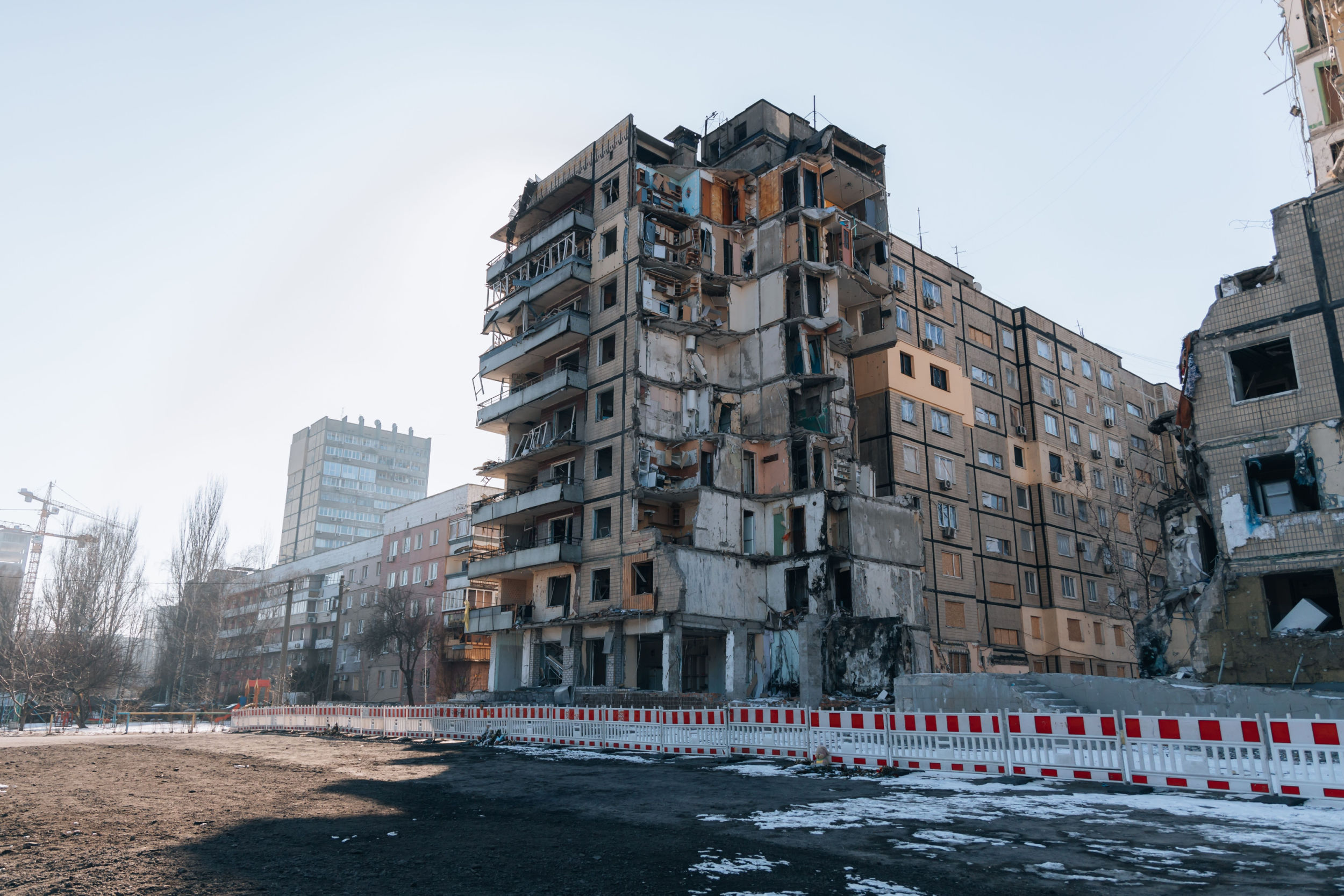 Zniszczenia wojenne w Ukrainie, fot. Shutterstock
