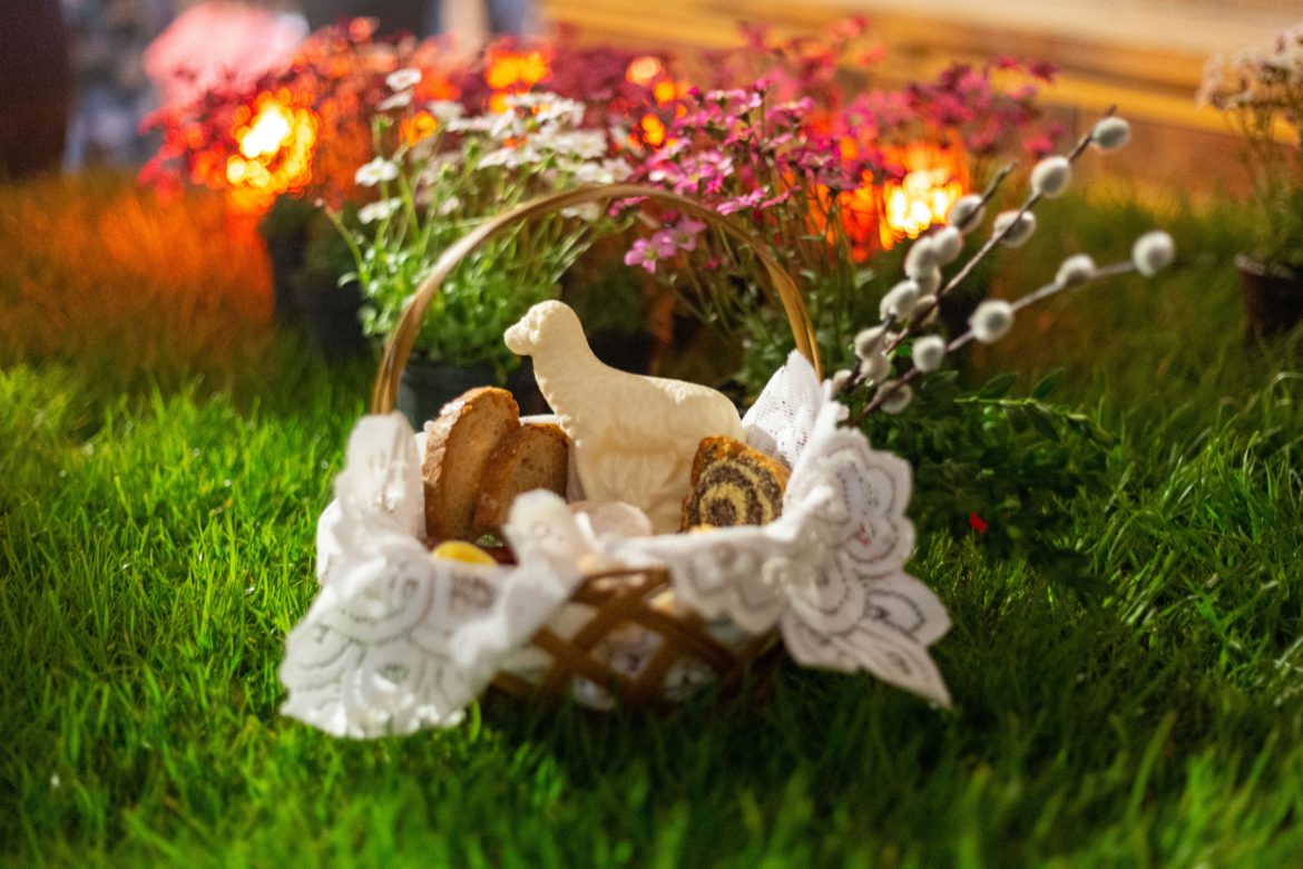 Koszyk wielkanocny, fot. Shutterstock