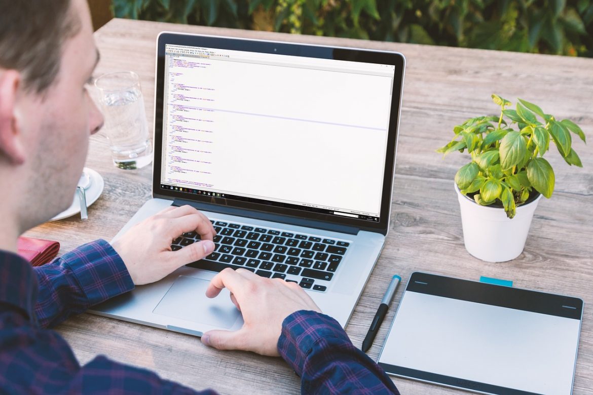 web-designer-g340eb9765_1280