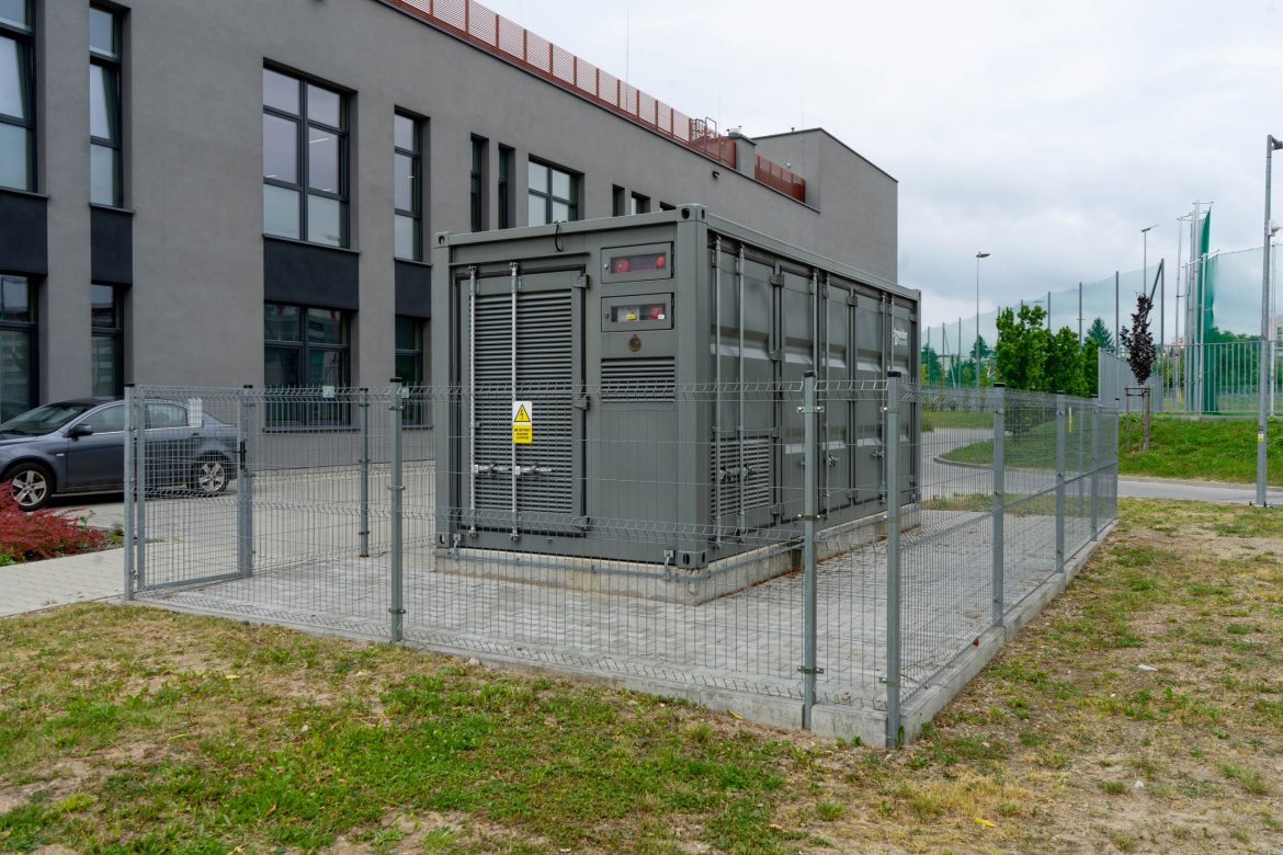 Mikrosieć Politechniki Świętokrzyskiej, magazyn energii, fot. Kamila Wajszczuk