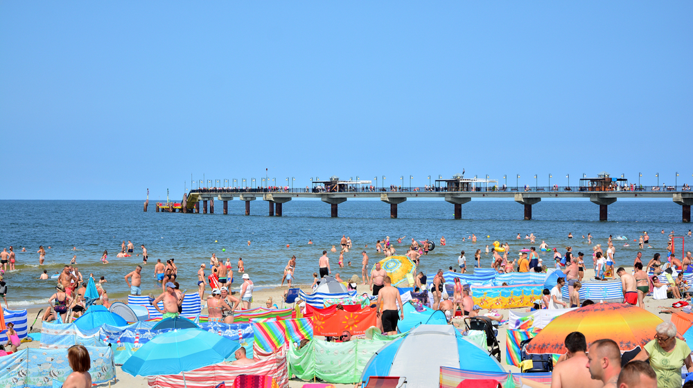 plaża w Międzyzdrojach, urlop, wakacje Polaków, fot. Shutterstock