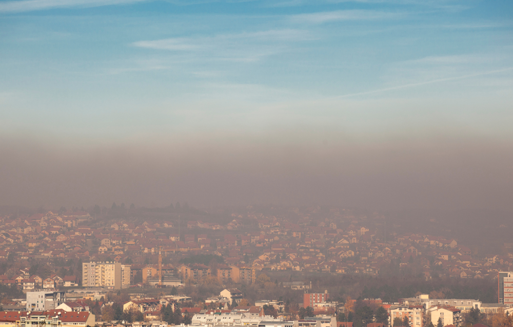 Smog w Serbii, zanieczyszczenie powietrza w Europie, fot. Shutterstock