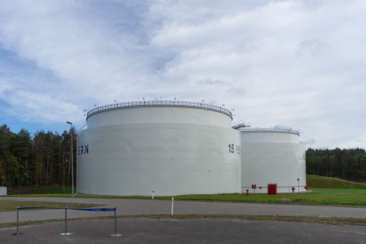 Zbiorniki PERN, baza w Dębogórzu, fot. Kamila Wajszczuk