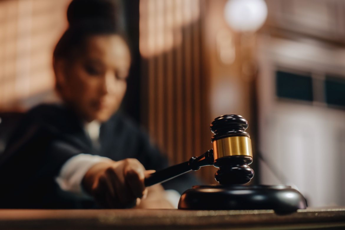 Sąd, proces, posiedzenie sądu, pozew