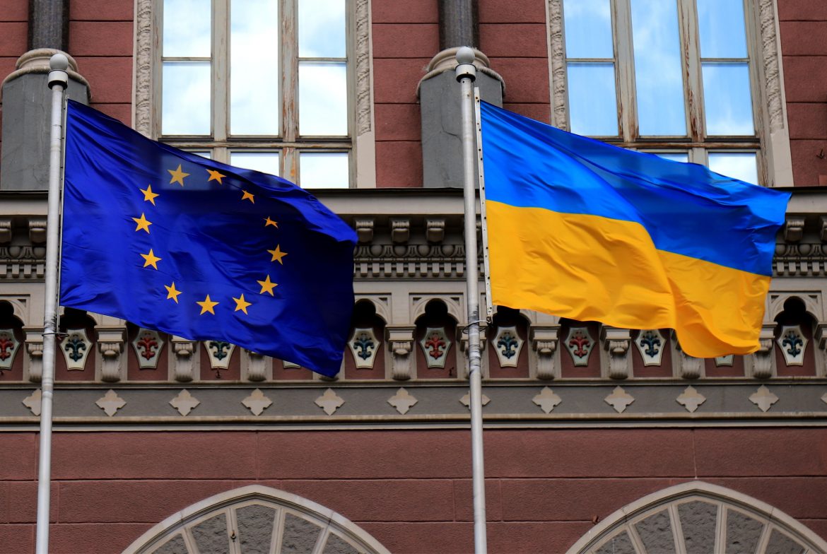 Shutterstock_2125687898-2