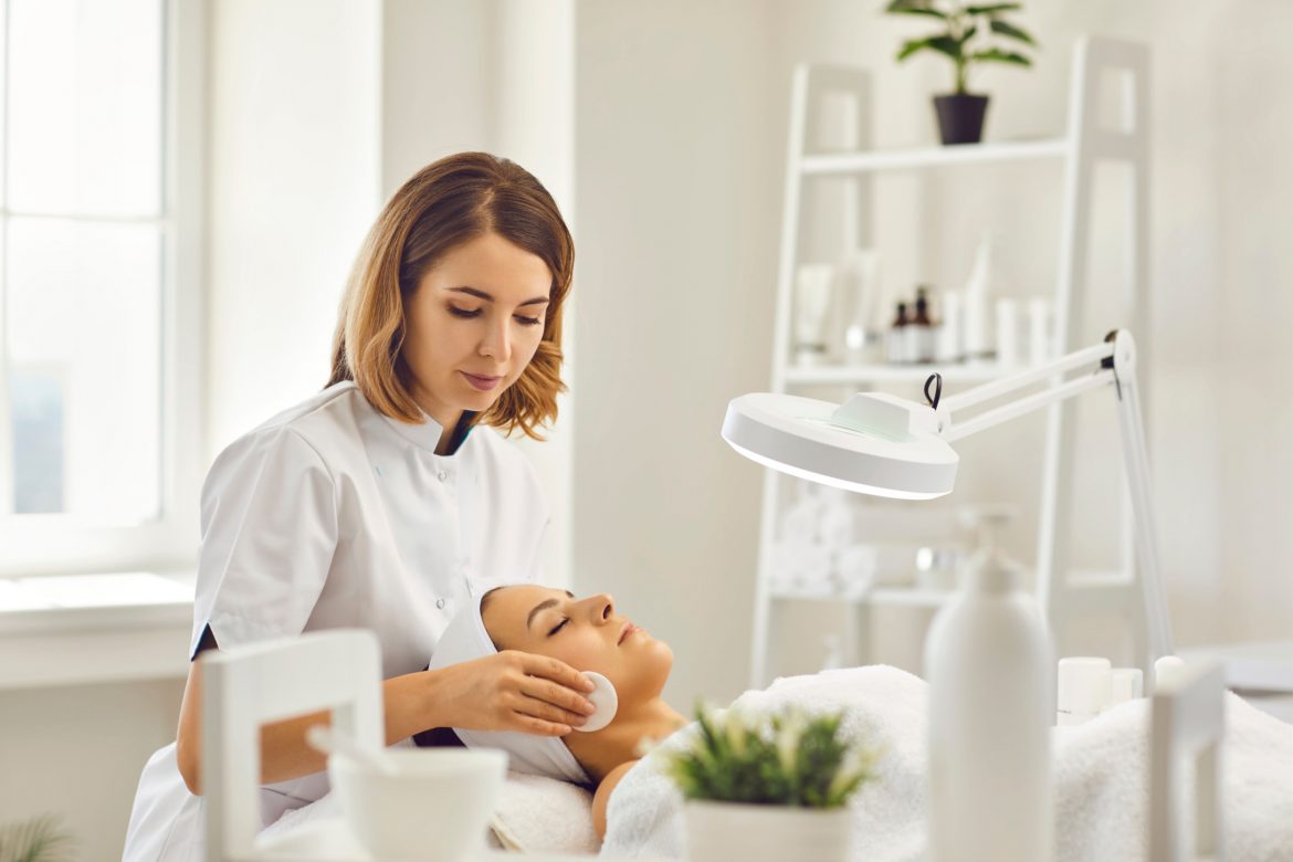 Usługi kosmetyczne, beauty, fot. Shutterstock Usługi kosmetyczne, beauty, fot. Shutterstock