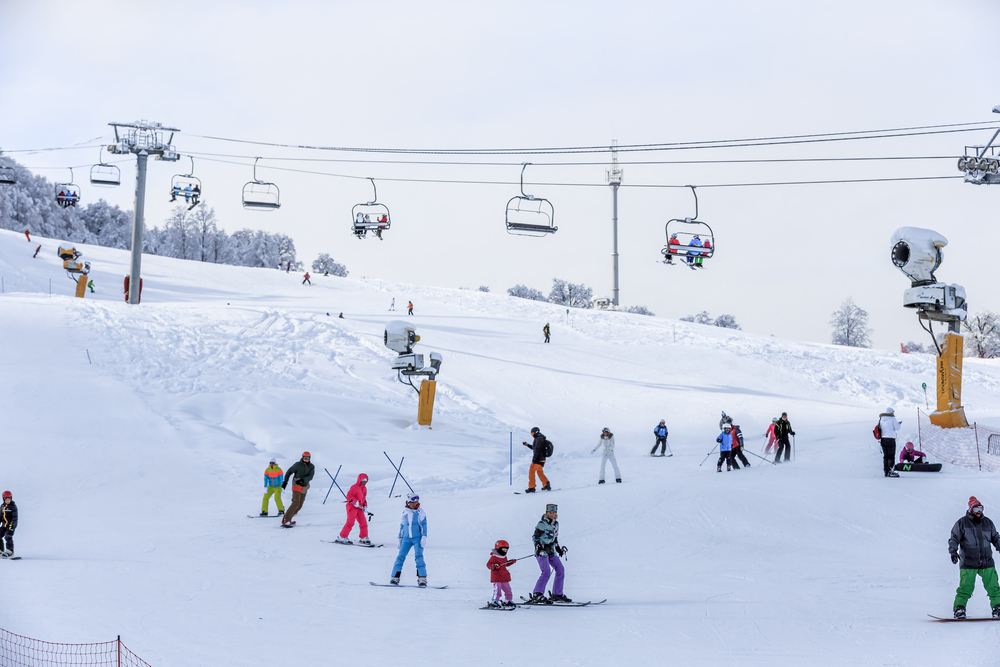 Narty, kurort narciarski w Soczi, wypoczynek, ferie zimowe, fot. Shutterstock