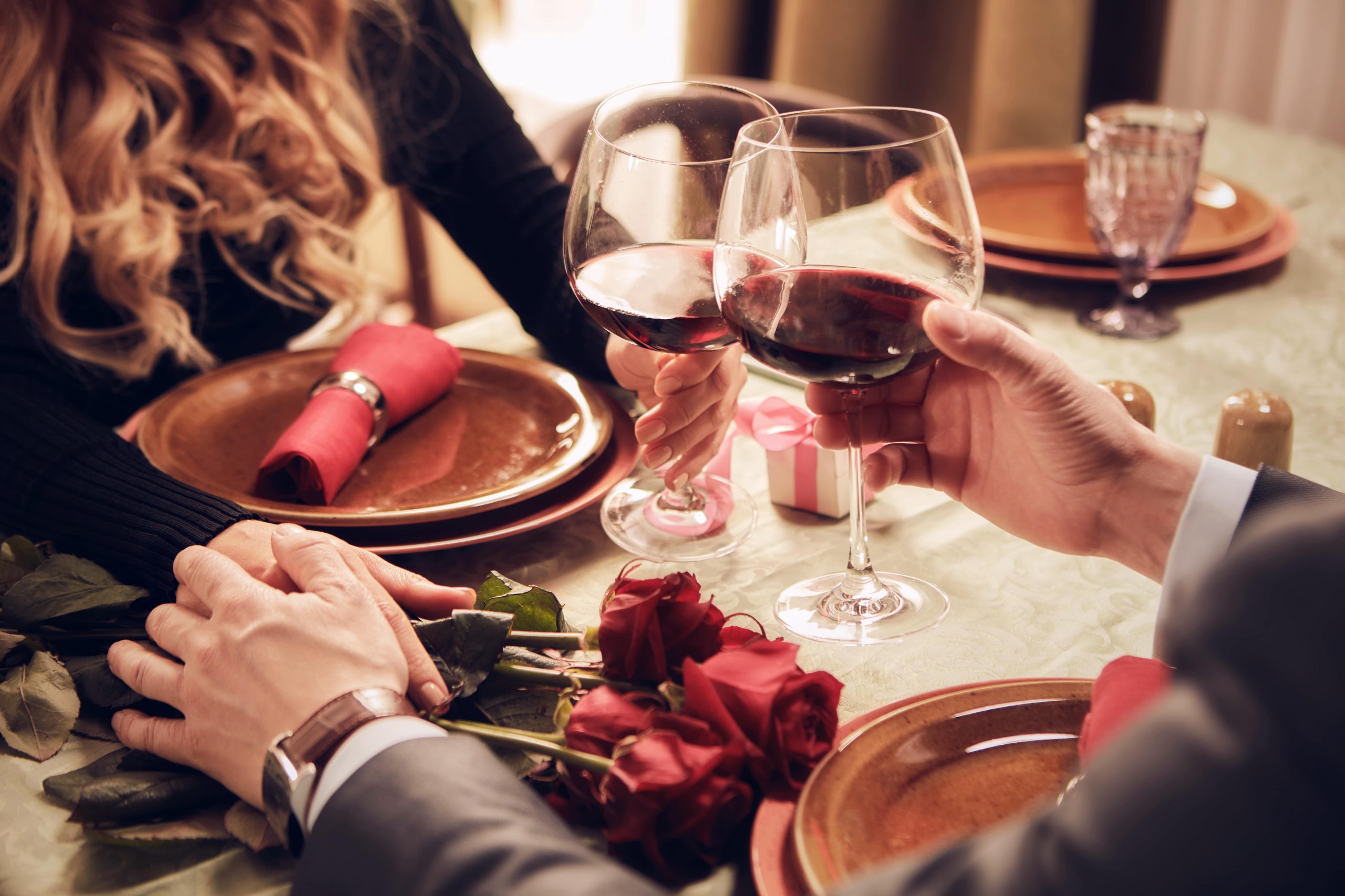 Walentynki, restauracja, para, fot. Shutterstock