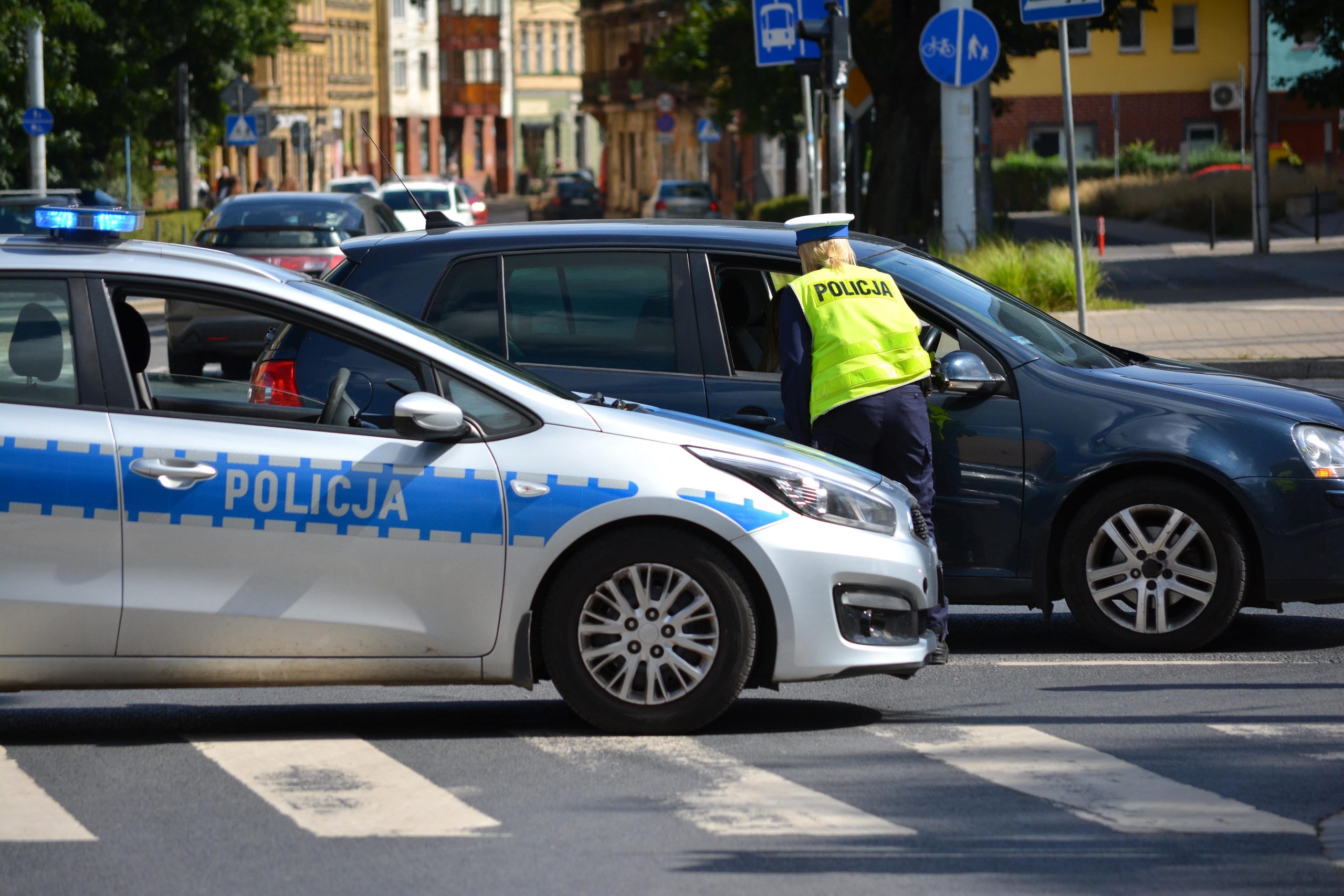 policja, kontrola, samochód, fot. DarSzach, Shutterstock
