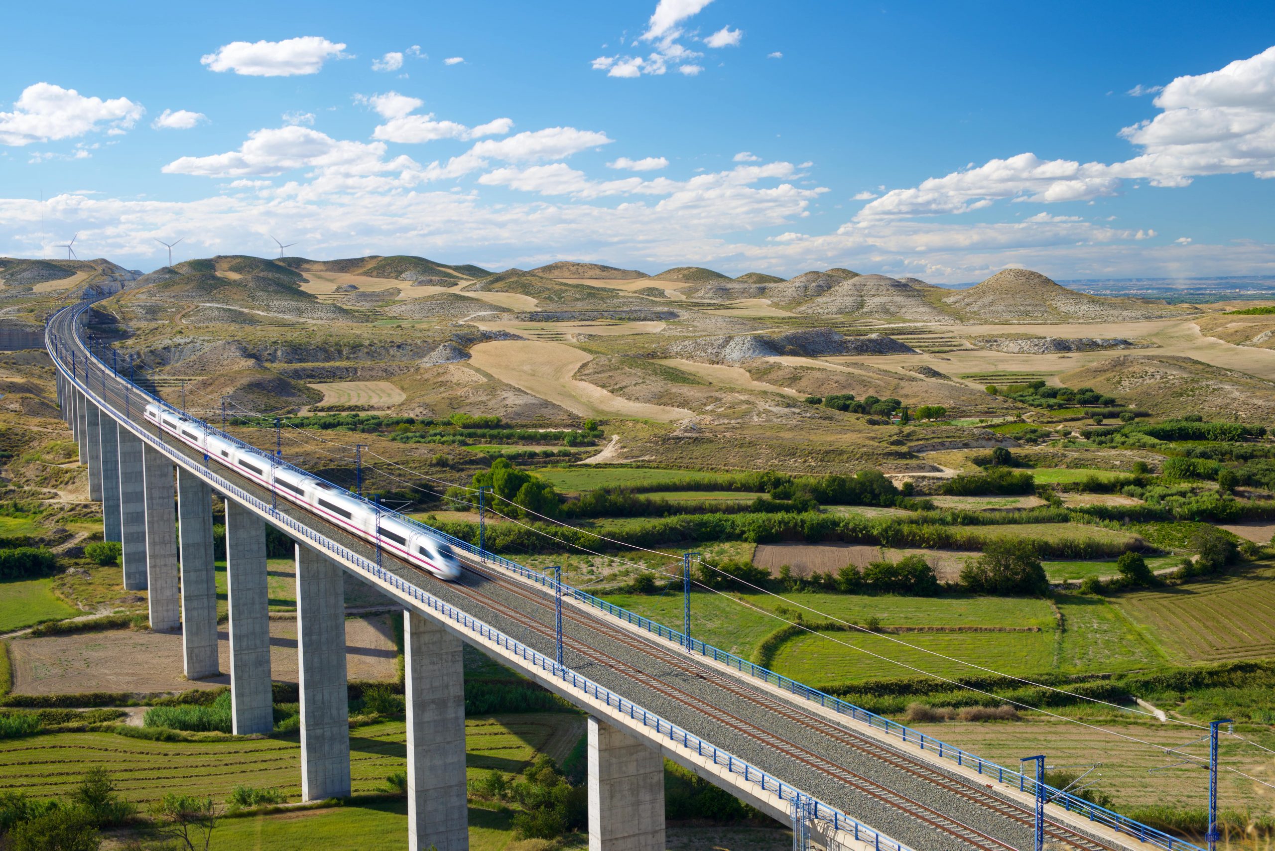 fot. kolej, pociąg, Hiszpania, fot. WINDCOLORS, Shutterstock