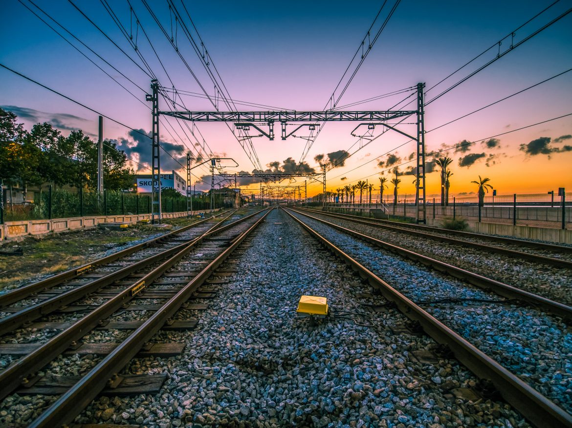 kolej, tory, fot. Pere Rubi, Shutterstock kolej, tory, fot. Pere Rubi, Shutterstock