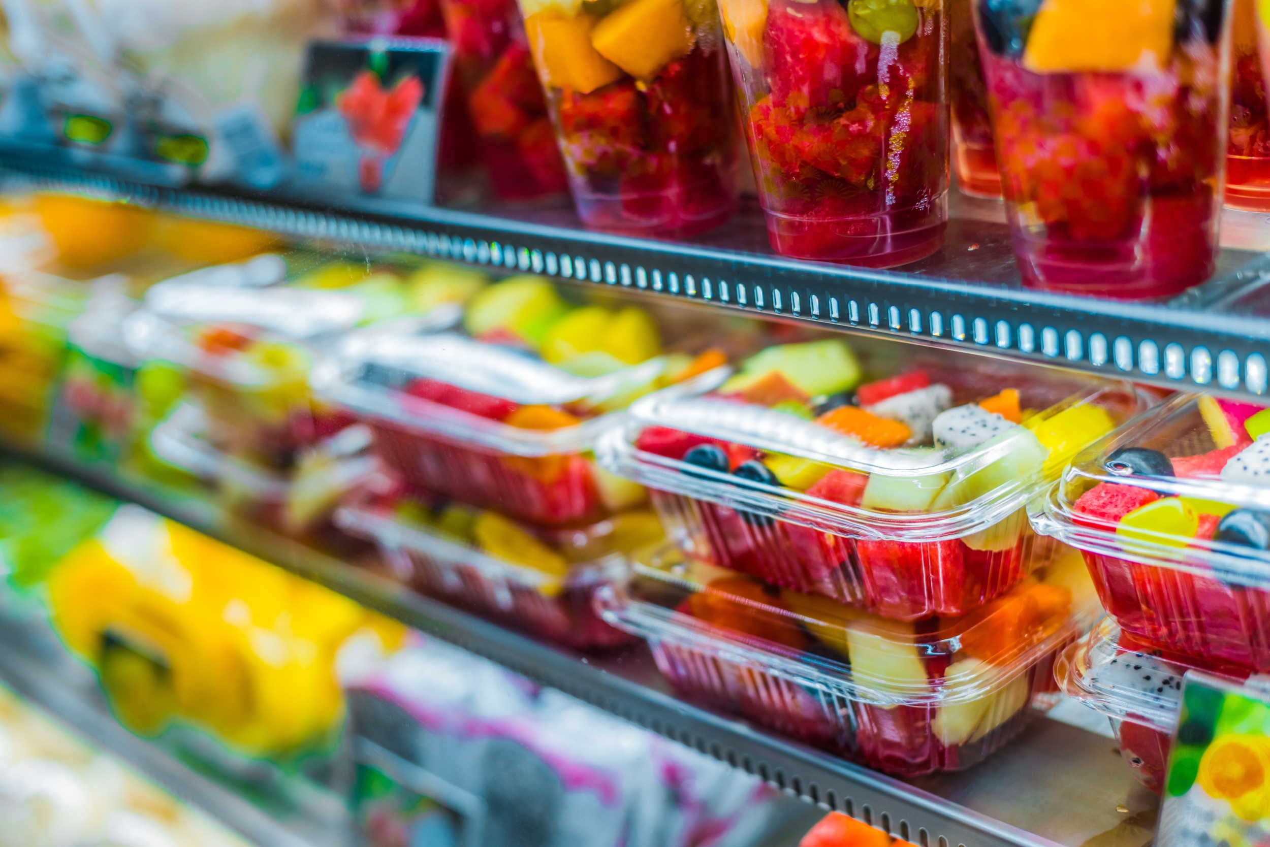 Plastikowe opakowania z żywnością, fot. Shutterstock