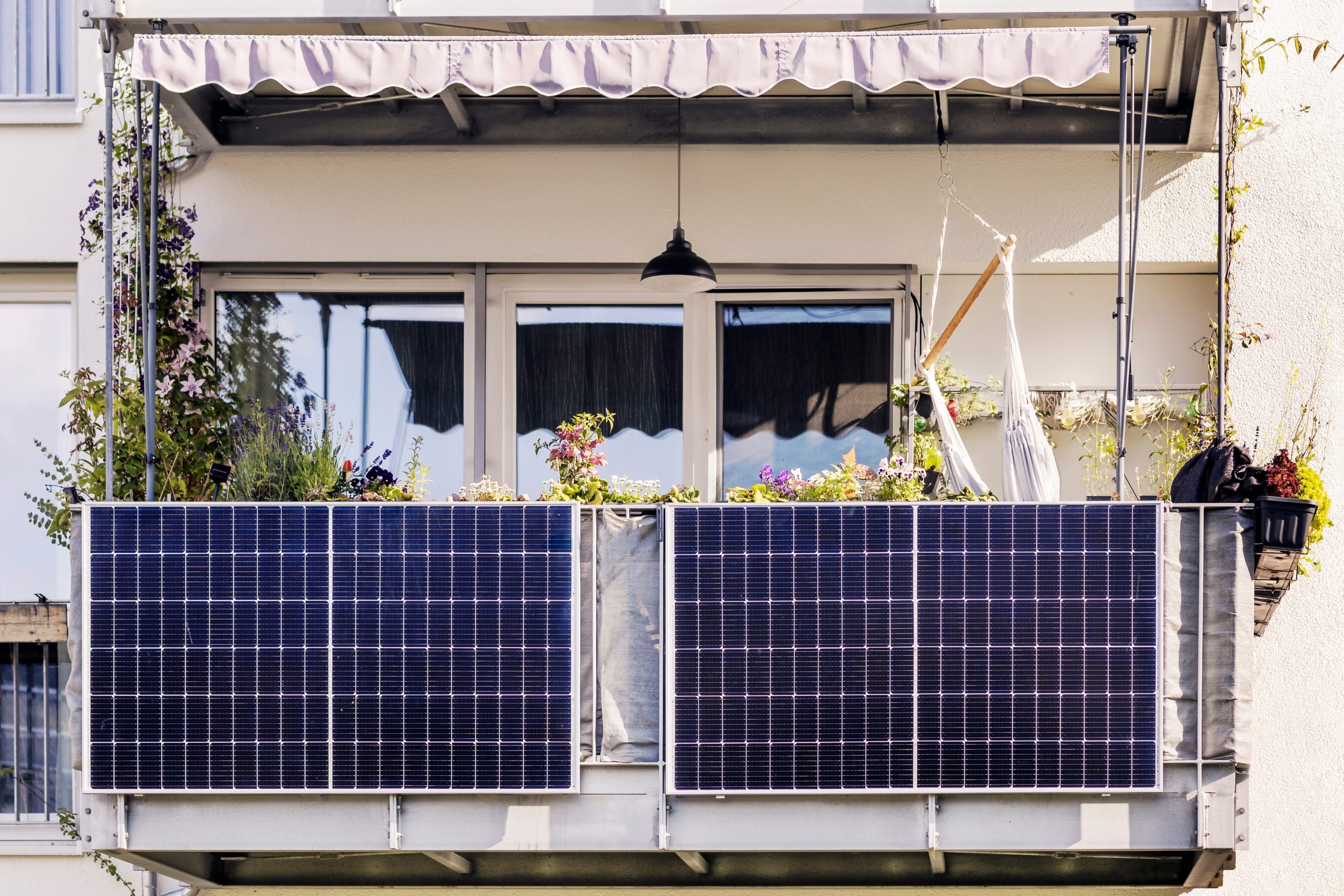 energia słoneczna, panele, fot. Mariana Serdynska, Shutterstock
