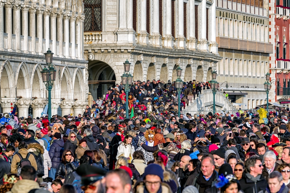 tłumy turystów w Wenecji, fot. Shutterstock/ Jaroslav Moravcik