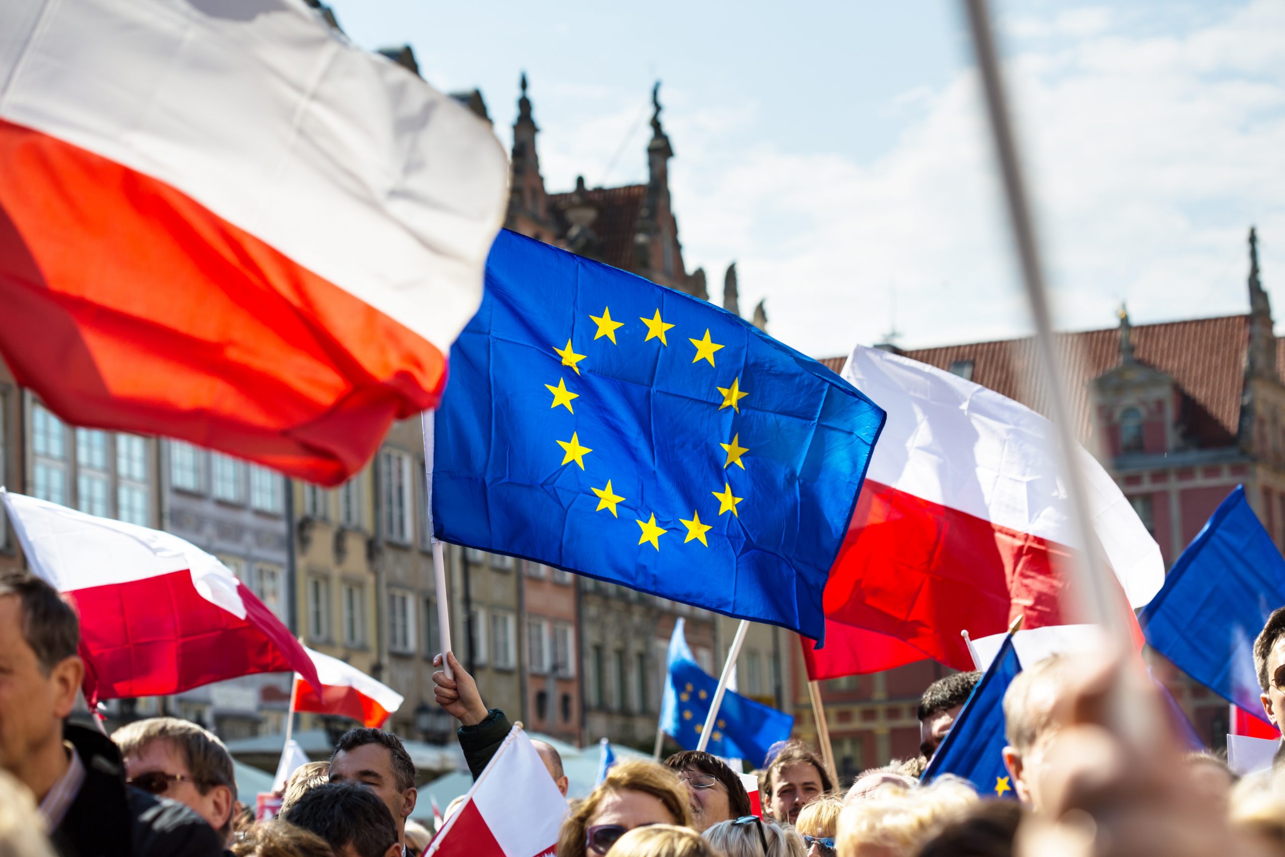 Polska w UE, flagi, fot. Adam Wasilewski, Shutterstock