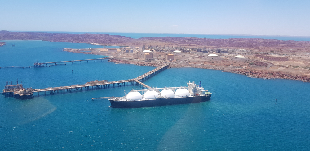 Statek gazowy w trakcie tankowania, Pilbara, Australia, fot. Shutterstock