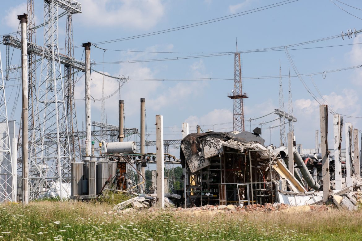Zniszczona ukraińska infrastruktura energetyczna, fot. ADA_photo / Shutterstock