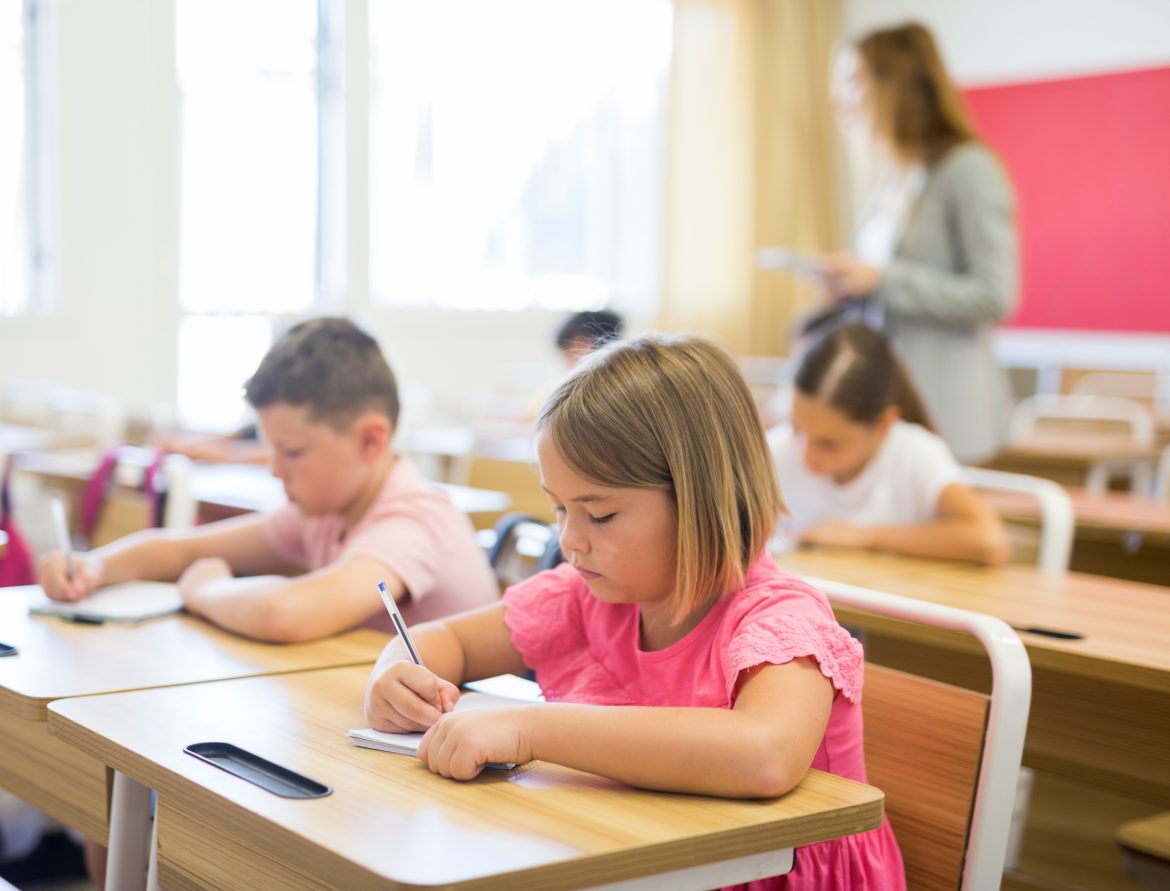 szkoła, dzieci, fot. BearFotos, Shutterstock