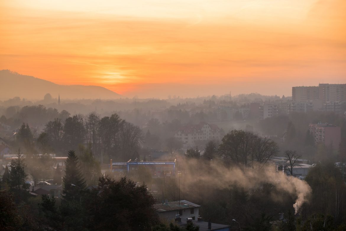 Smog w mieście, fot. Maciej Matlak / Shutterstock Smog w mieście, fot. Maciej Matlak / Shutterstock
