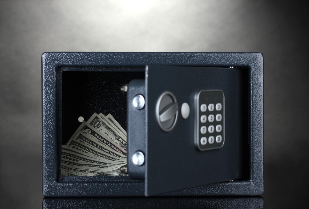 czy-w-skrytce-bankowej-mozna-trzymac-pieniadze