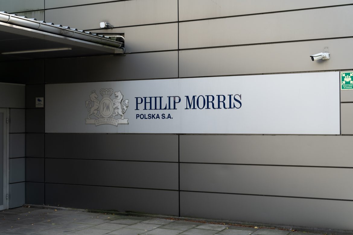 Philip Morris International w Krakowie, fabryka papierosów, fot. Shutterstock/Longfin Media
