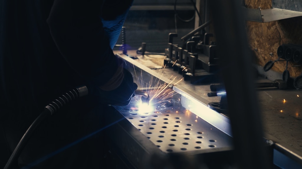 Spawanie elementów, produkcja elementów metalowych