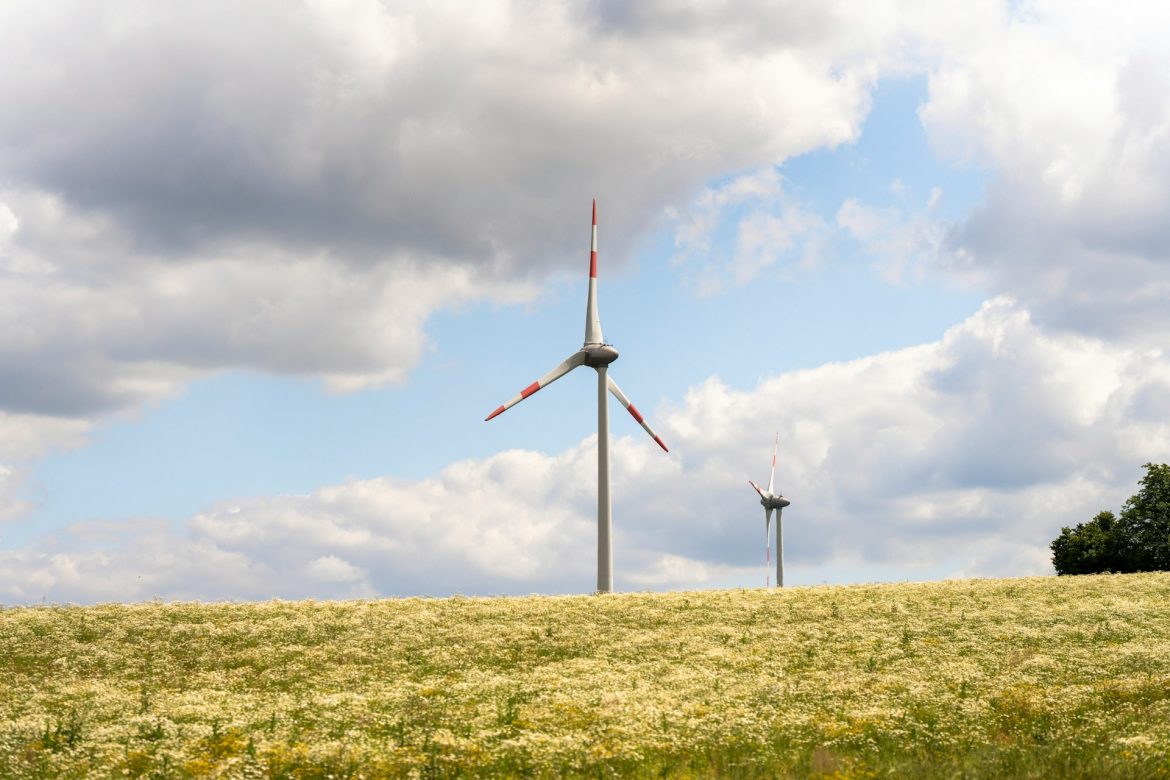 Farma wiatrowa, wiatraki, OZE, fot. Unsplash/Maxence Pira Farma wiatrowa, wiatraki, OZE, Eurowind Energy, fot. Unsplash/Maxence Pira