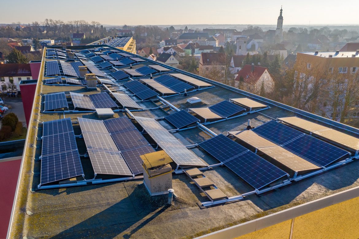 Fotowoltaika, testy, bezpieczeństwo przeciwpożarowe, pożary fotowoltaiki, panele słoneczne, fot. Pixabay/Solarimo Fotowoltaika, testy, bezpieczeństwo przeciwpożarowe, pożary fotowoltaiki, panele słoneczne, fot. Pixabay/Solarimo