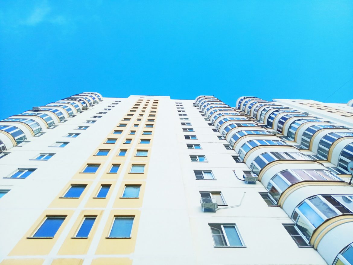Rynek mieszkaniowy, ceny mieszkań, budynek mieszkalny, fot. Unsplash/Dmitry Burdakov