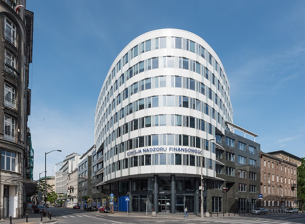 Czego Polacy oczekują od regulatorów? Tak obywatele postrzegają KNF