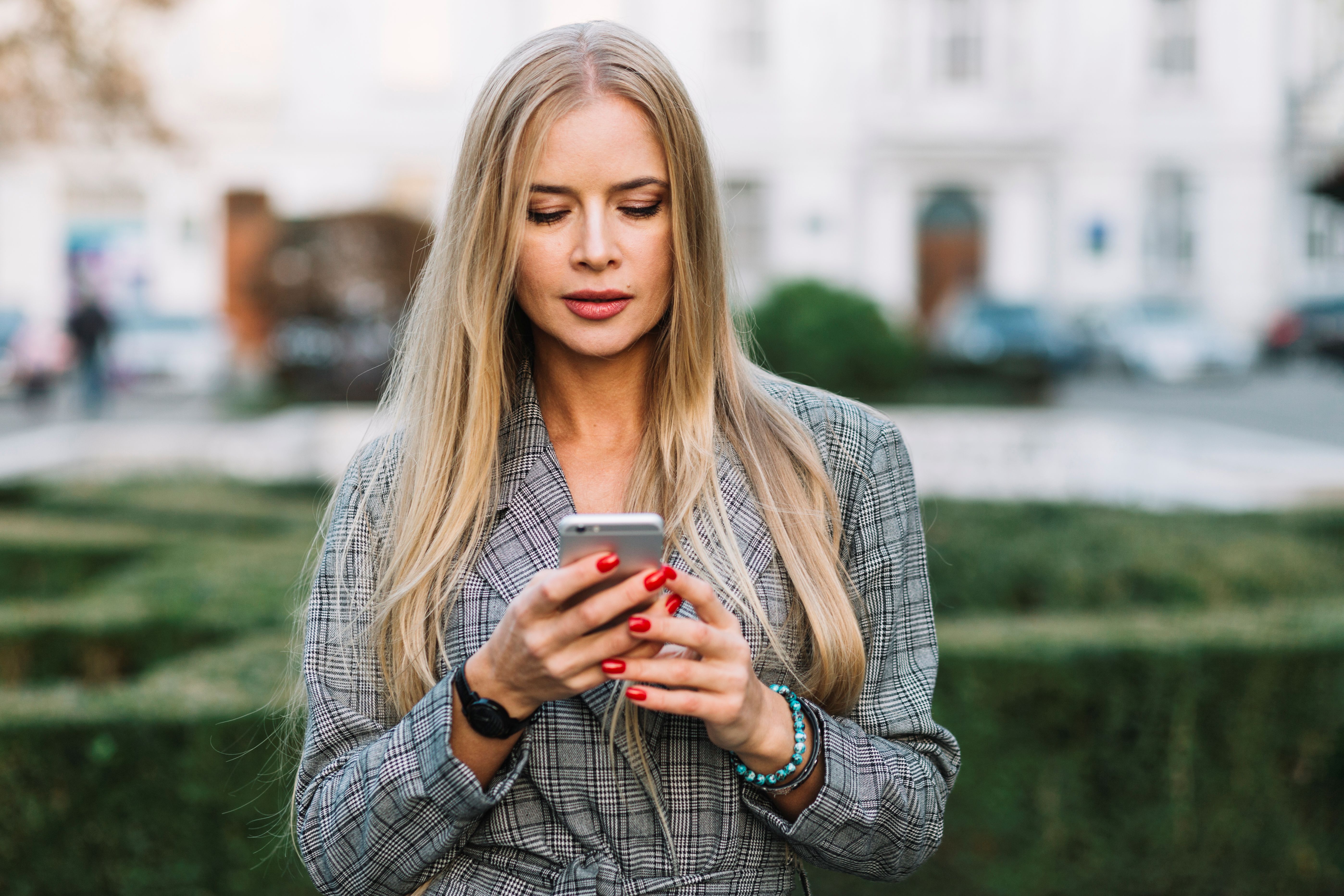 Internet mobilny za granicą – jak robić to mądrze?