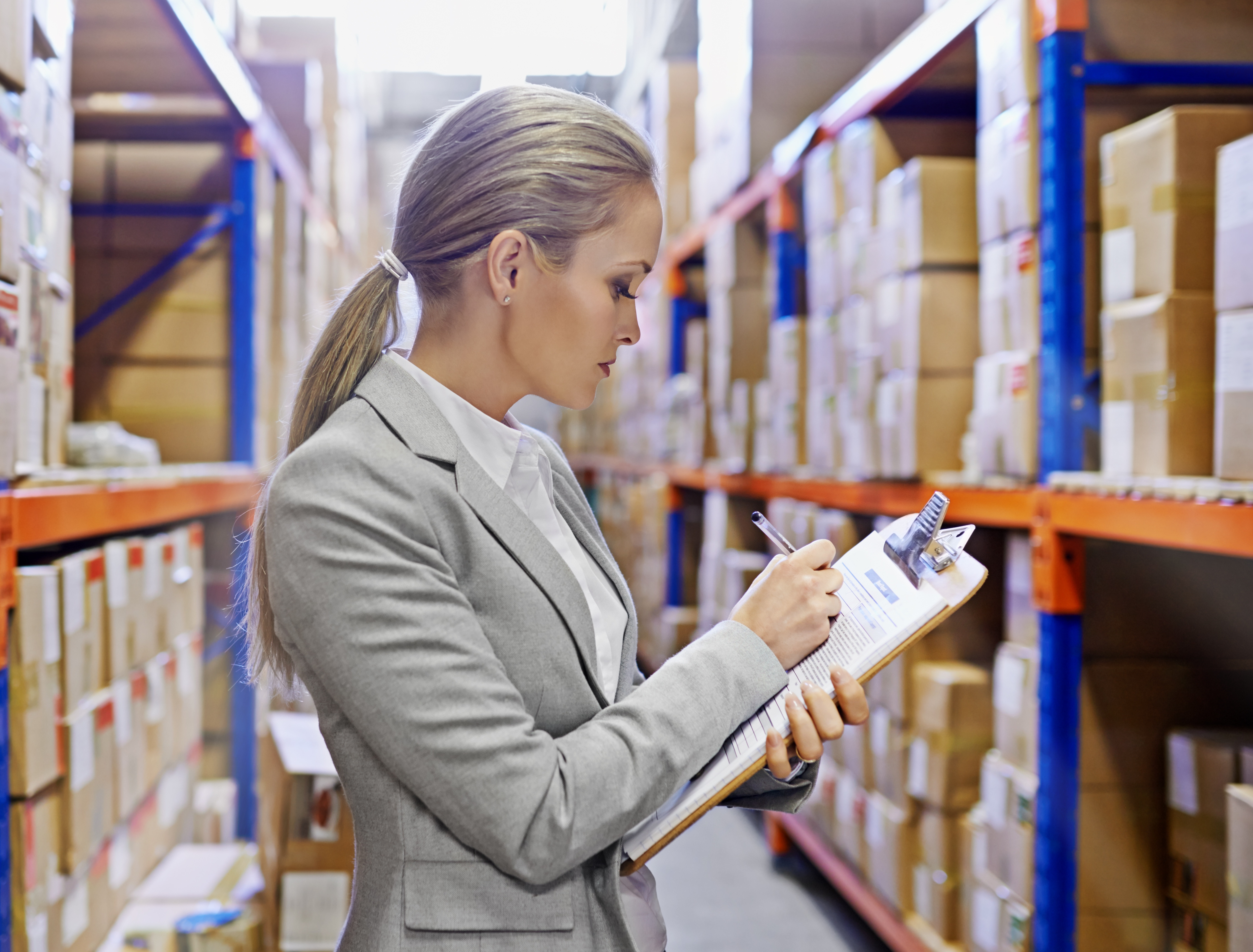 Koniec inwentaryzacji: Co zrobić z nadwyżkami magazynowymi? Ostatni dzwonek na odzyskanie kapitału