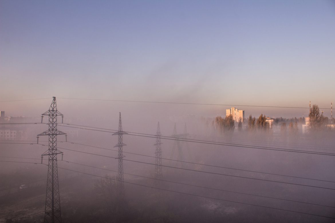 Smog, Polski Alarm Smogowy, kopciuchy, program „Czyste Powietrze”, fot. Vecteezy/Real Life