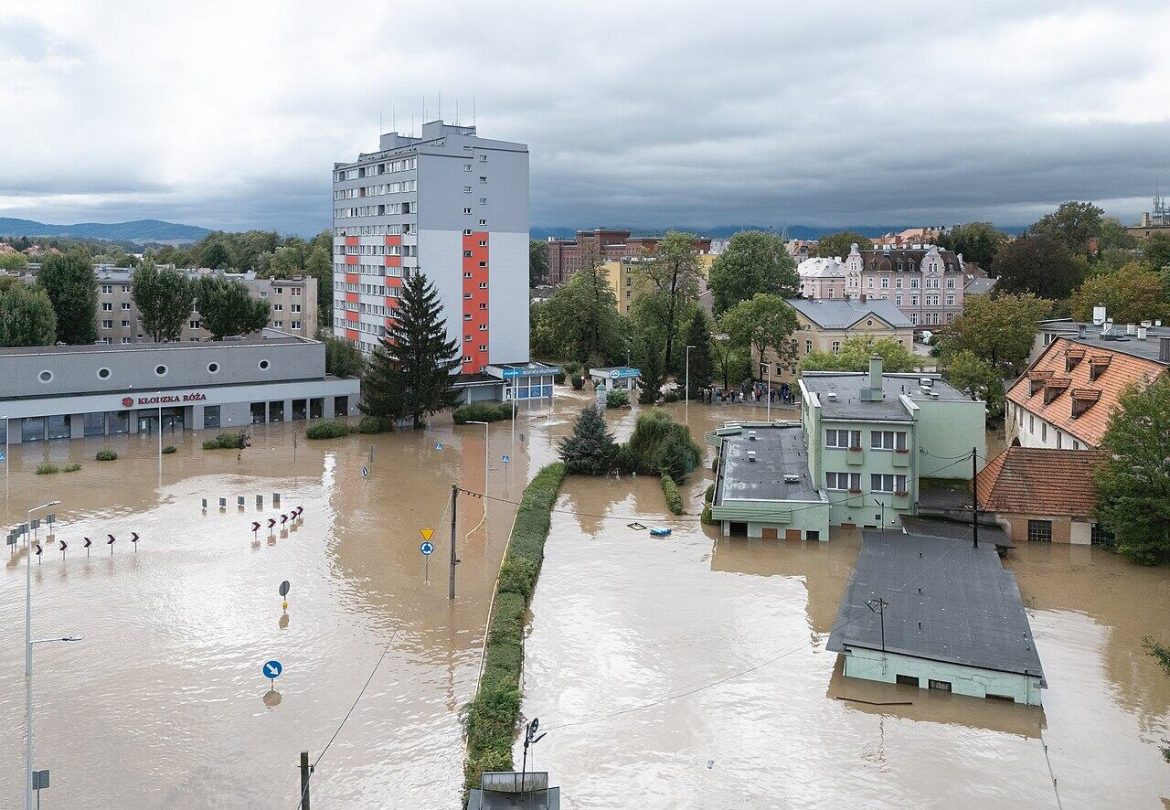 Powódź w Kłodzku we wrześniu 2024 r., pomoc humanitarna fot. CC Wikimedia Commons/Jacek Halicki