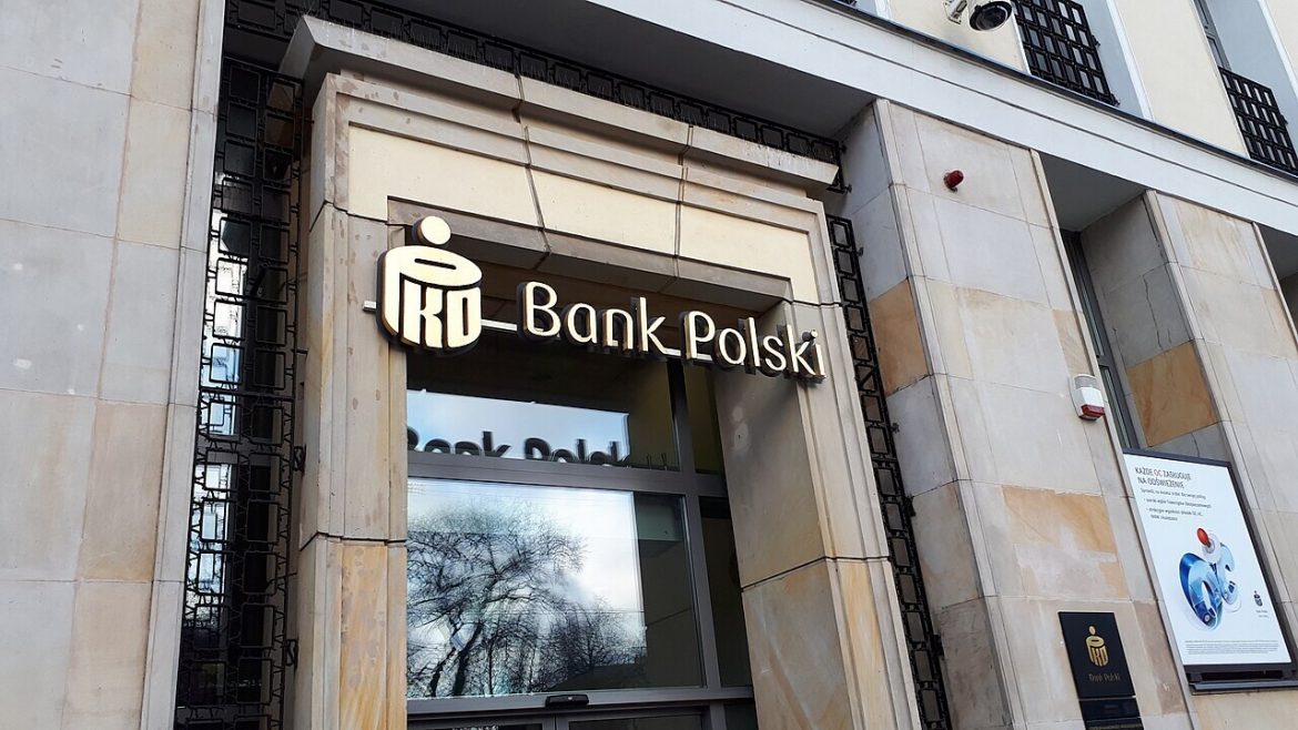 Bank PKO BP, bank polski, UOKiK, fot. Wikimedia Commons/Rakoon