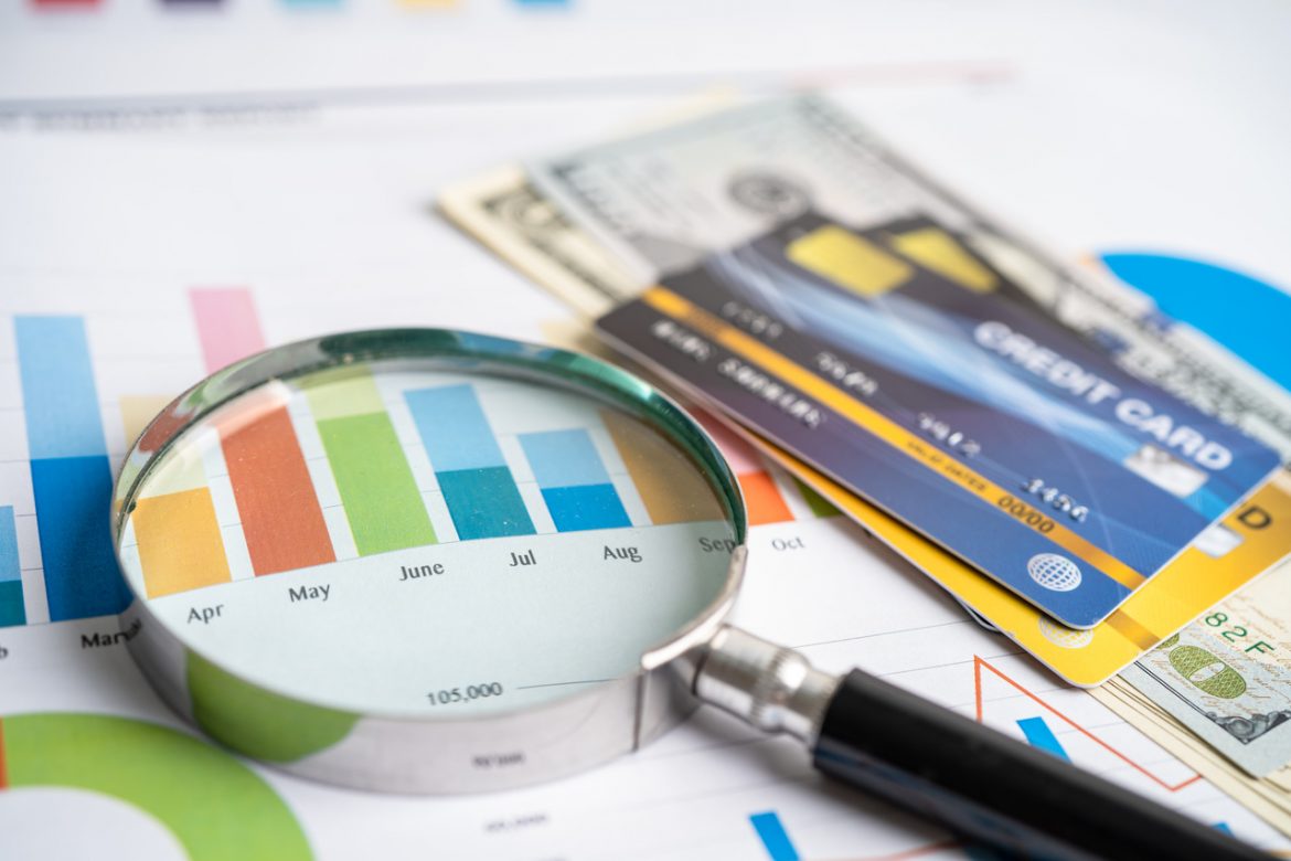 Prognoza makroekonomiczna, Pekao, makroekonomia, inflacja, analiza, stopy procentowe, fot. Vecteezy/sasirin pamai