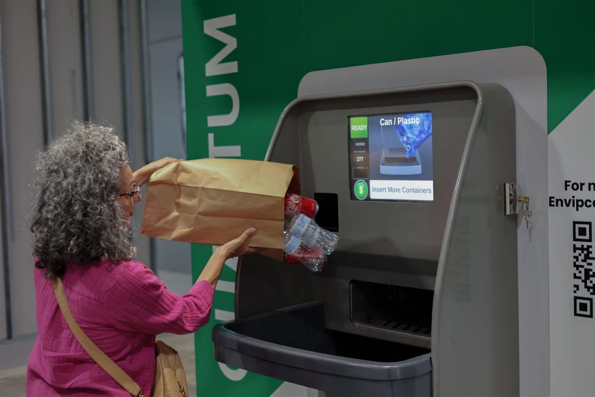 System kaucyjny, kaucje za butelki, gospodarka obiegu zamkniętego, recykling tworzyw, fot. Materiały Prasowe Envipco