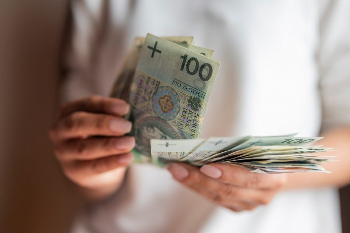 Licznie banknotów o nominale 100 złotych