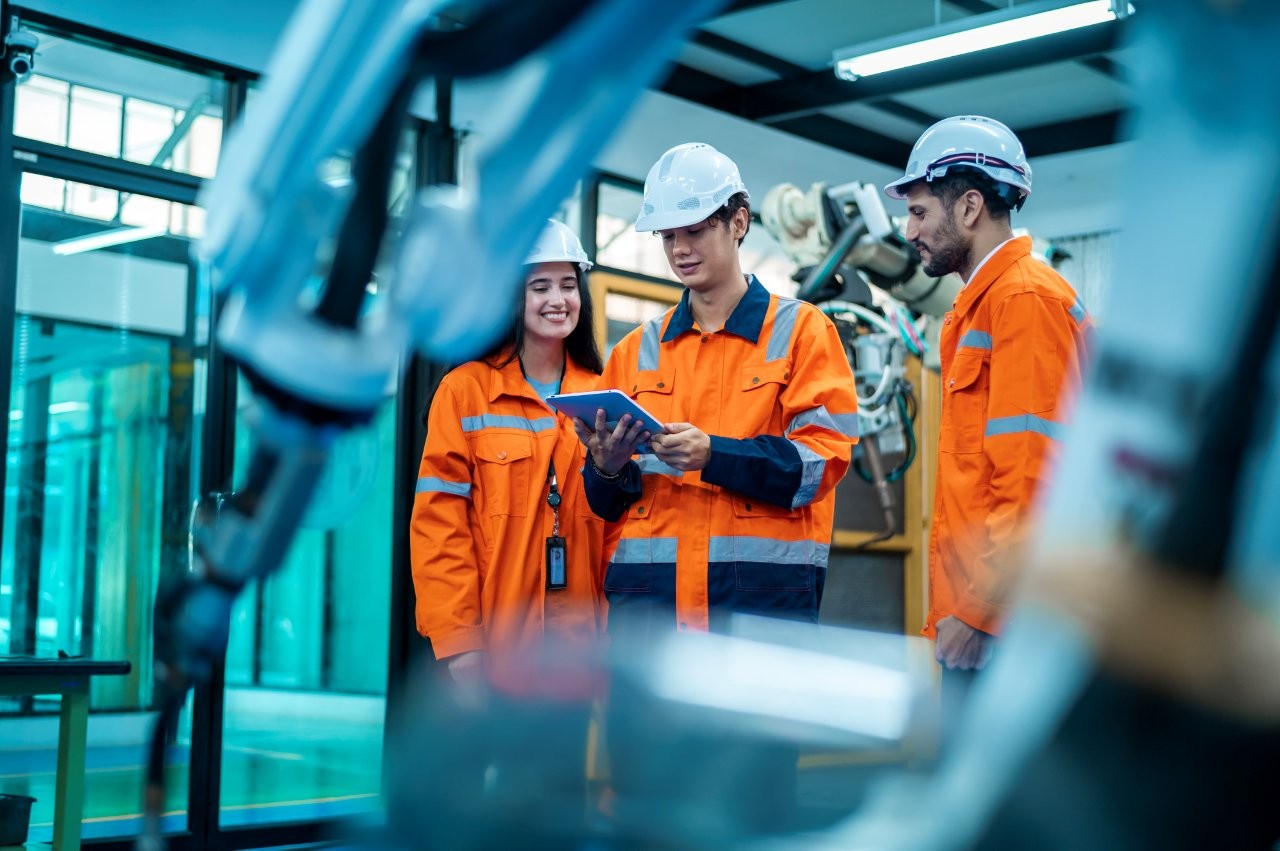 Roboty nie zabiorą pracy, ale zmienią kompetencje. Jakich pracowników szuka rynek?