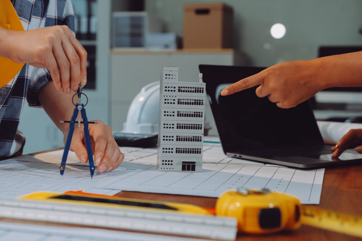 Projektowanie zamówień publicznych, inżynierowie, fot. Vecteezy/Titiwoot Weerawong