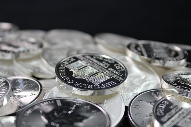 Azjatyckie giełdy zamknięte, metale pod presją. Rynek czeka na powrót Chin