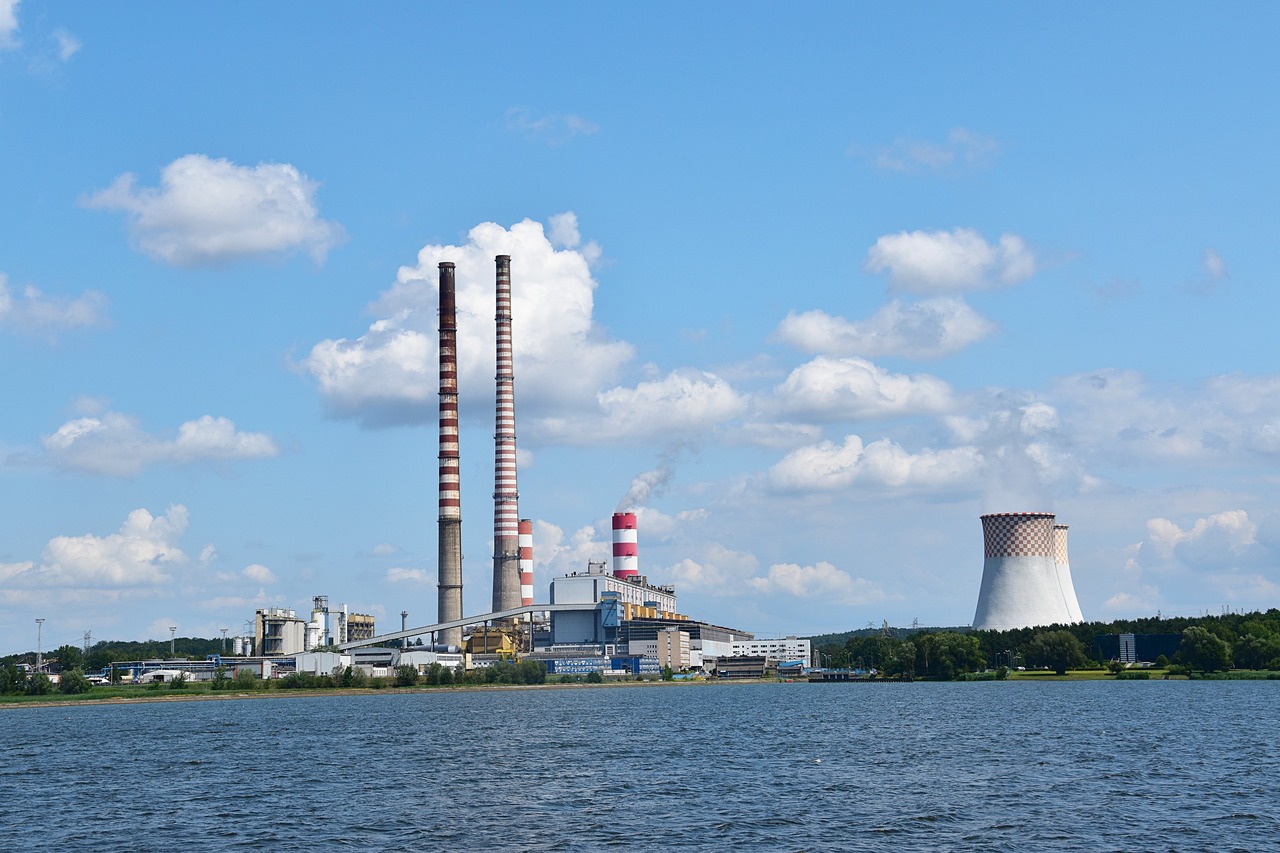 Elektrownie gazowe rosną tam, gdzie brakuje wody. 18 z 32 jednostek w strefach silnego stresu wodnego