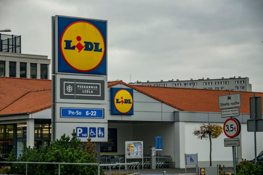UOKiK sprawdza rabaty. Biedronka i Lidl zmieniają sposób pokazywania promocji
